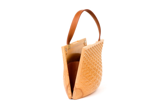 Carved Clamshell - Triangle 1