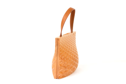 Carved Clamshell - Triangle 2