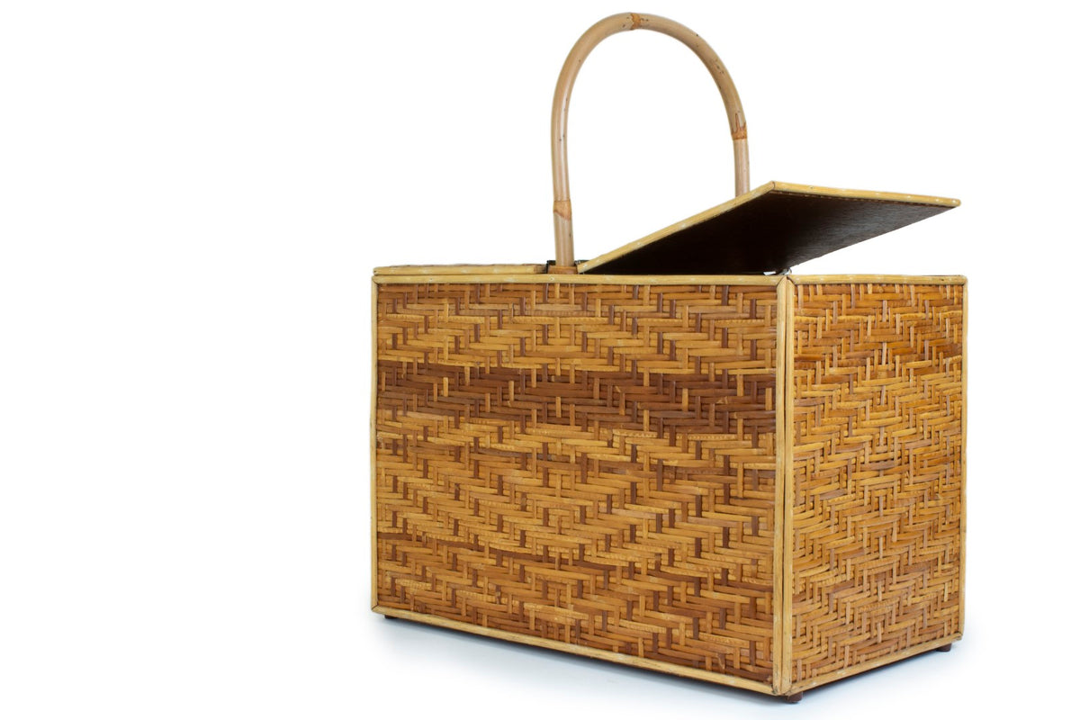Picnic basket with handle and lid (gold)